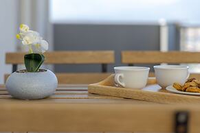 Heraklion 2Bd Oasis w Relaxing Patio