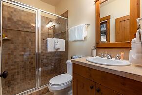 43 Thackwell 3 Bedroom Condo