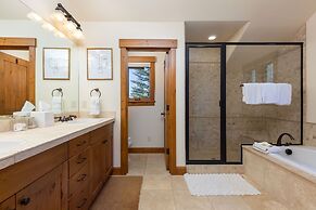 43 Thackwell 3 Bedroom Condo