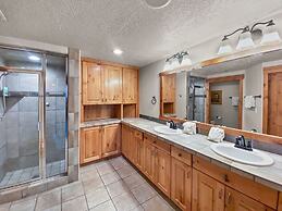 201 Town Pointe Escape! 3 Bedroom Condo