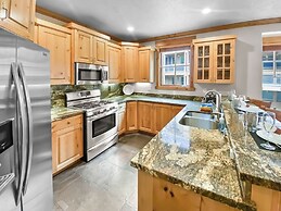 201 Town Pointe Escape! 3 Bedroom Condo