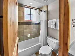 201 Town Pointe Escape! 3 Bedroom Condo