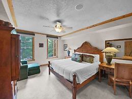 201 Town Pointe Escape! 3 Bedroom Condo