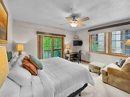 201 Town Pointe Escape! 3 Bedroom Condo