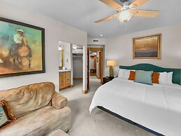 201 Town Pointe Escape! 3 Bedroom Condo