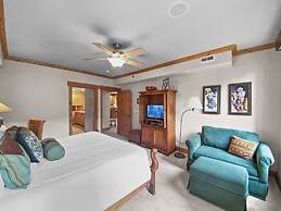 201 Town Pointe Escape! 3 Bedroom Condo