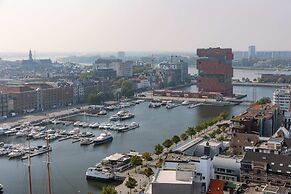 Modern Antwerp Apartment With City Views 2 Bedrooms