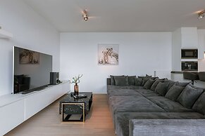 Modern Antwerp Apartment With City Views 2 Bedrooms