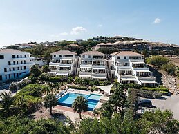 Seabreeze Retreat Stylish Blue Bay Residence