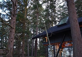 Conner Glass Cabin by Boutique