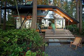 Conner Glass Cabin by Boutique