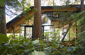 Conner Glass Cabin by Boutique