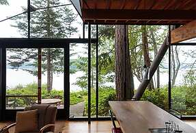 Conner Glass Cabin by Boutique