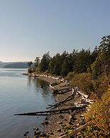 Conner Glass Cabin by Boutique