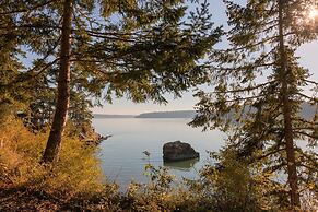 Conner Glass Cabin by Boutique