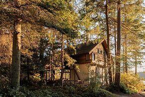 Conner Glass Cabin by Boutique