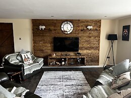 Luxury Country Lodge in Bretherton - Sleeps 4