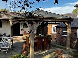 Luxury Country Lodge in Bretherton - Sleeps 4