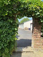 Luxury Country Lodge in Bretherton - Sleeps 4