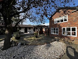 Luxury Country Lodge in Bretherton - Sleeps 4