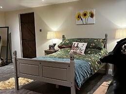 Luxury Country Lodge in Bretherton - Sleeps 4