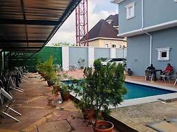 King Dee Suites and Apartments