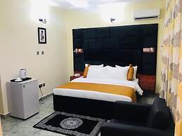 King Dee Suites and Apartments