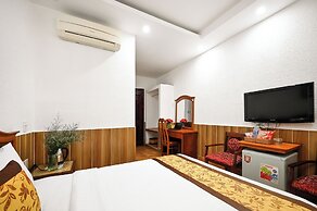 Queen Hotel Saigon Airport