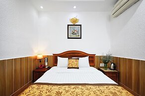Queen Hotel Saigon Airport