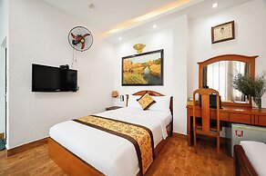 Queen Hotel Saigon Airport