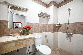 Queen Hotel Saigon Airport