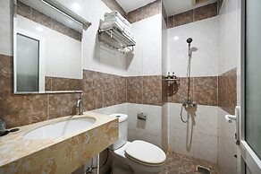 Queen Hotel Saigon Airport