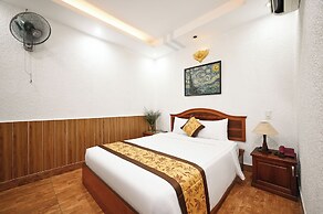 Queen Hotel Saigon Airport