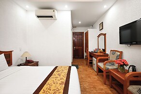 Queen Hotel Saigon Airport