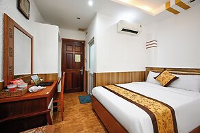 Queen Hotel Saigon Airport