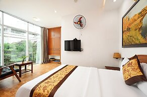 Queen Hotel Saigon Airport