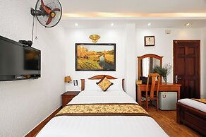 Queen Hotel Saigon Airport