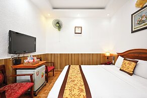 Queen Hotel Saigon Airport