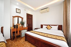 Queen Hotel Saigon Airport