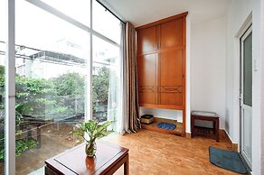 Queen Hotel Saigon Airport