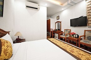 Queen Hotel Saigon Airport