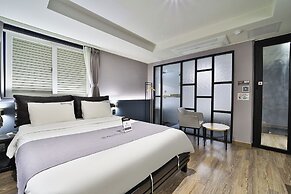 Busan BrownDot Umgoong