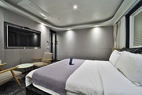 Busan BrownDot Umgoong