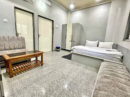 HOTEL PRAKASH GUEST HOUSE - Varanasi