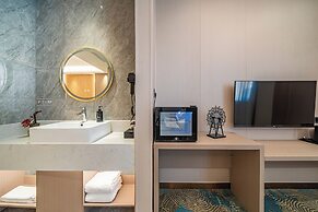 ELONG DELUXE International Hotel