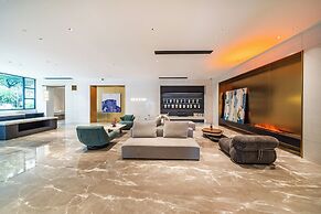 ELONG DELUXE International Hotel