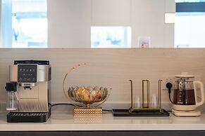 ELONG DELUXE International Hotel