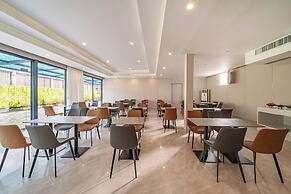 ELONG DELUXE International Hotel