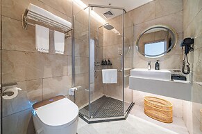 ELONG DELUXE International Hotel