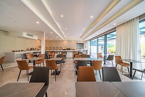 ELONG DELUXE International Hotel